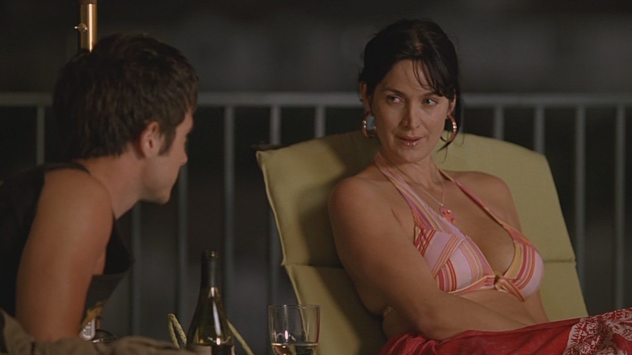 Carrie-anne moss tits