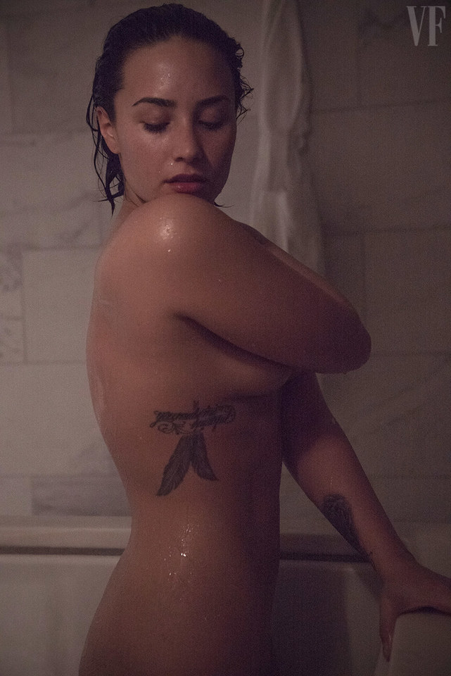 Demi Lovato  nackt